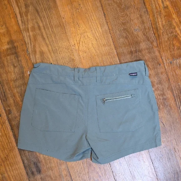 Patagonia Women's Sage Green Cargo Shorts Size 2 - Picture 3 of 6